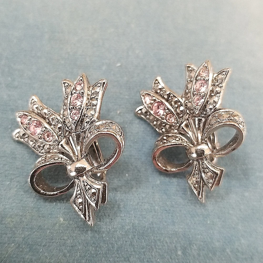 Vtg Avon Clip Earrings
